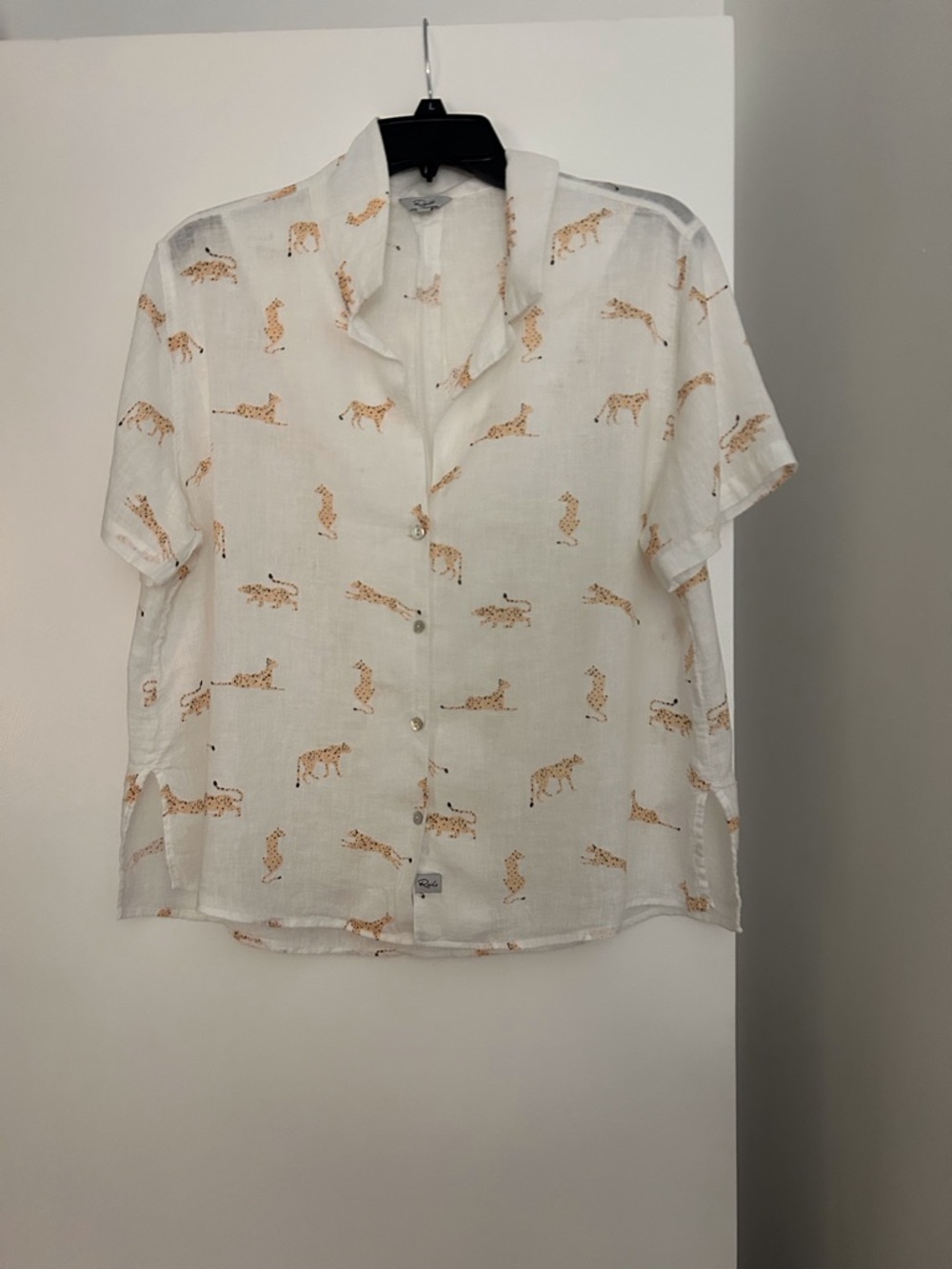 Rails Whitney Playful Cheetahs Linen Blend Buttondown. - Picture 2 of 7